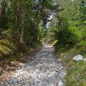 tisens steiniger aufstieg von gfrill nach platzers weg b